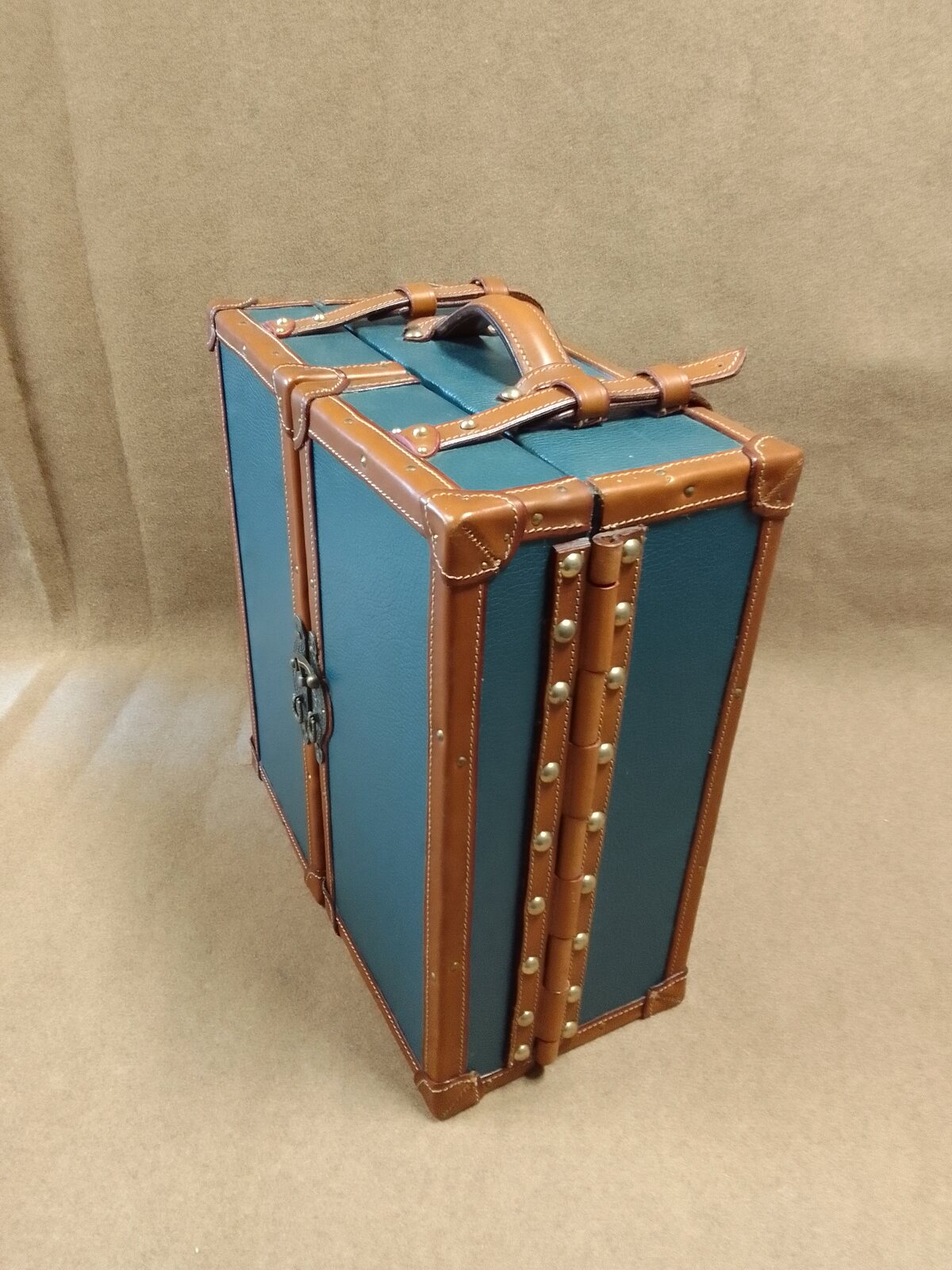 Malle artisanale bleue et fauve de la gamme Prestige Art’Illium
