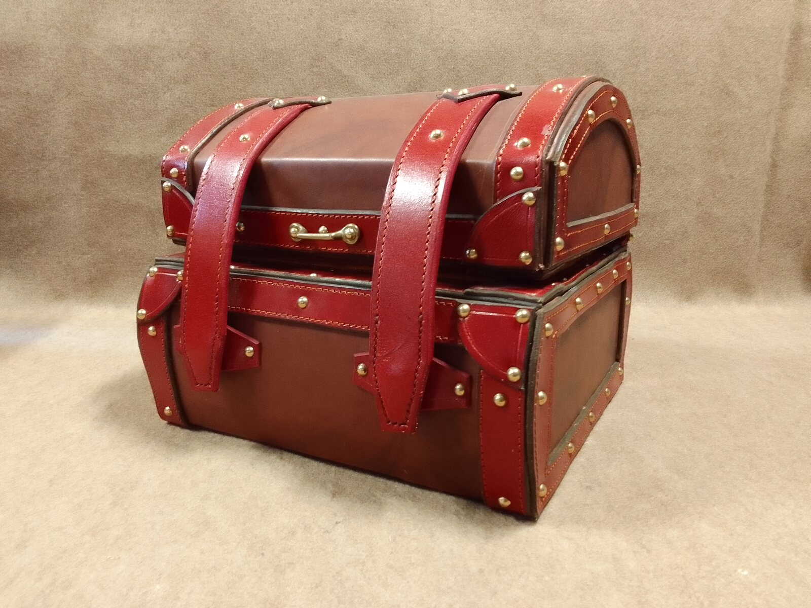 Coffret malle en cuir rouge de la gamme Prestige Art’Illium