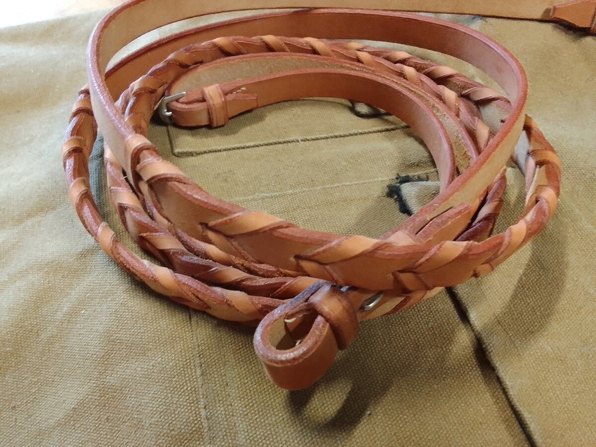 Rênes artisanales en cuir tressé réalisées par Art’Illium